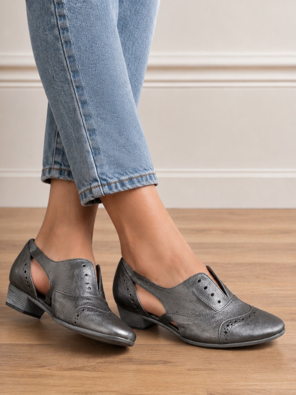 Women's Cutout Brogue Flats - Blackish Gray